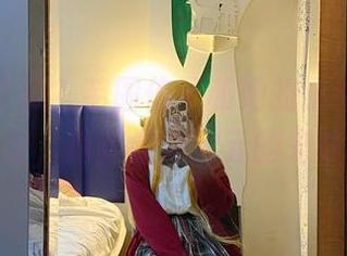 你听说了吗？芋圆侑子和她的金毛不良jk美图图包，简直是异次元的宠物搭档。