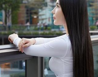 蜜桃社 – 伊琳粉色在线图集，时尚需要图集，而它却让我想起了泡泡糖！
