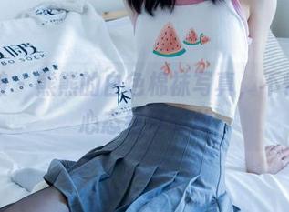 袜啵啵 – 熊熊的白色棉袜写真，不怕脏的心态纵情释放