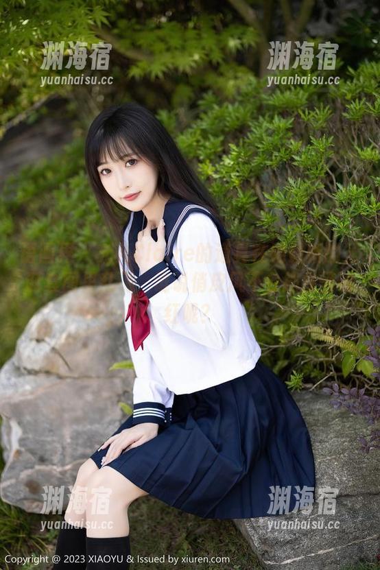 语画界-允儿Claire 语画界 - 允儿Claire的道具在她最新的圣诞套图里乱飞,谁说俏皮风不会挡住圣诞红呢?