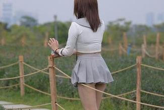 微胖牛仔短裙美女，魔镜街拍的日常分享，真爱无敌！